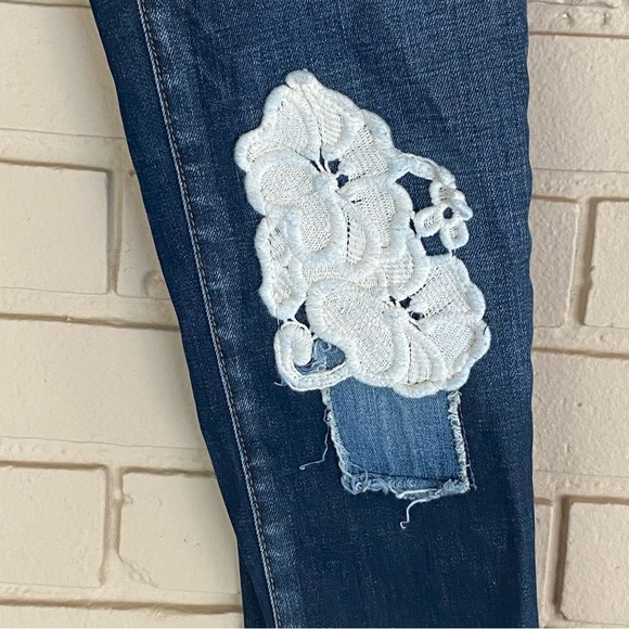 Free People Artisan De Luxe Womens Low Rise Jeans Sz 27 Embroidered Patch Denim - Picture 2 of 10